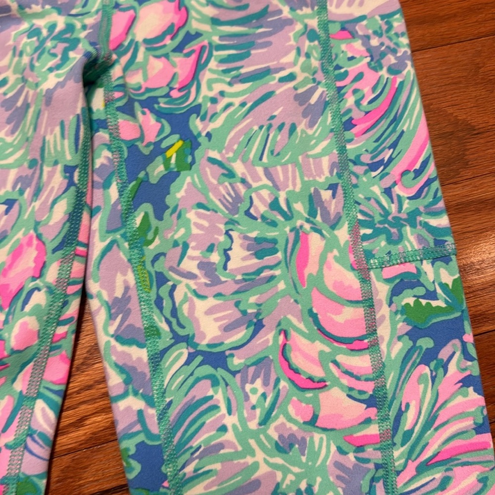 Lilly Pulitzer leggings with the side pocket. Gently worn - Picture 3 of 4